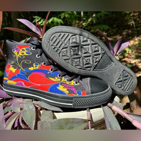 Eclectic Converse-style lace up sneakers - Picture 2 of 8